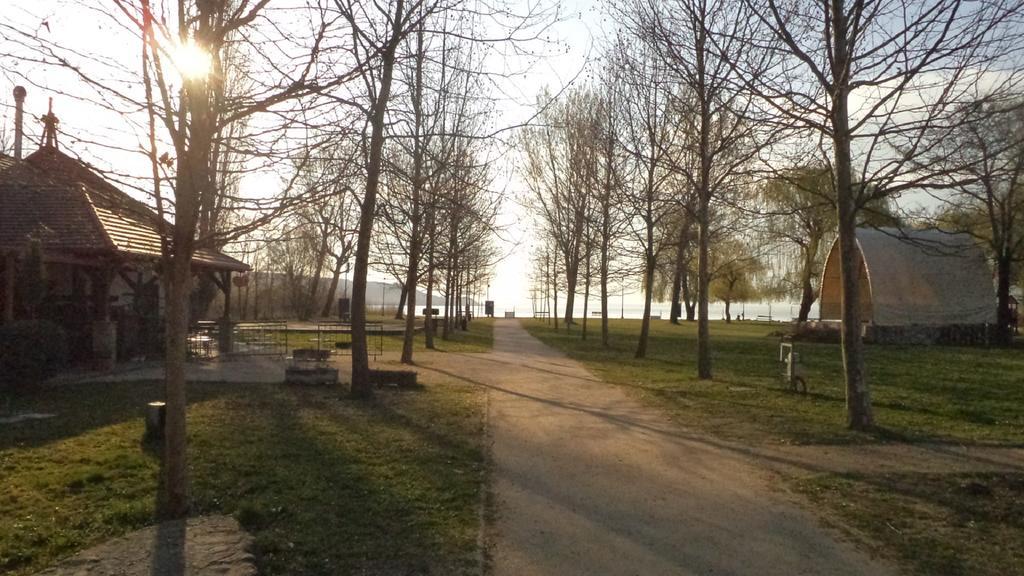 Molni Apartment Balatonfůzfő Екстериор снимка
