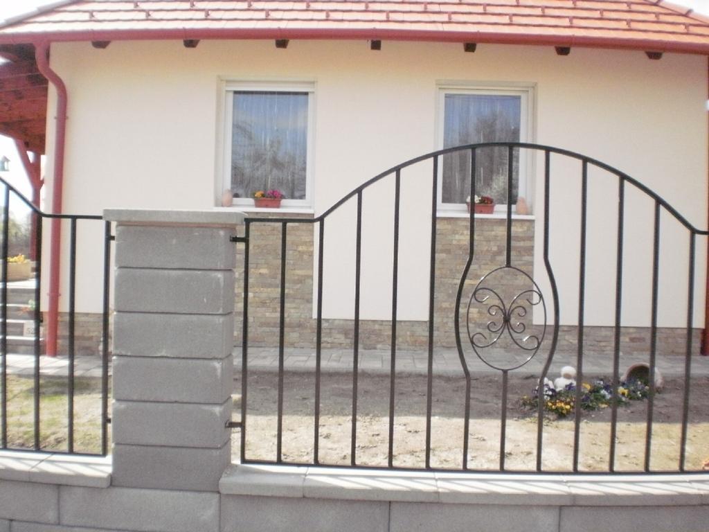 Molni Apartment Balatonfůzfő Екстериор снимка