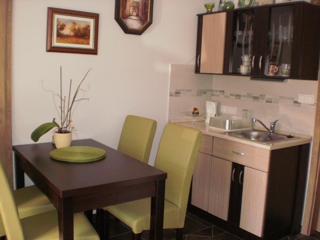 Molni Apartment Balatonfůzfő Екстериор снимка